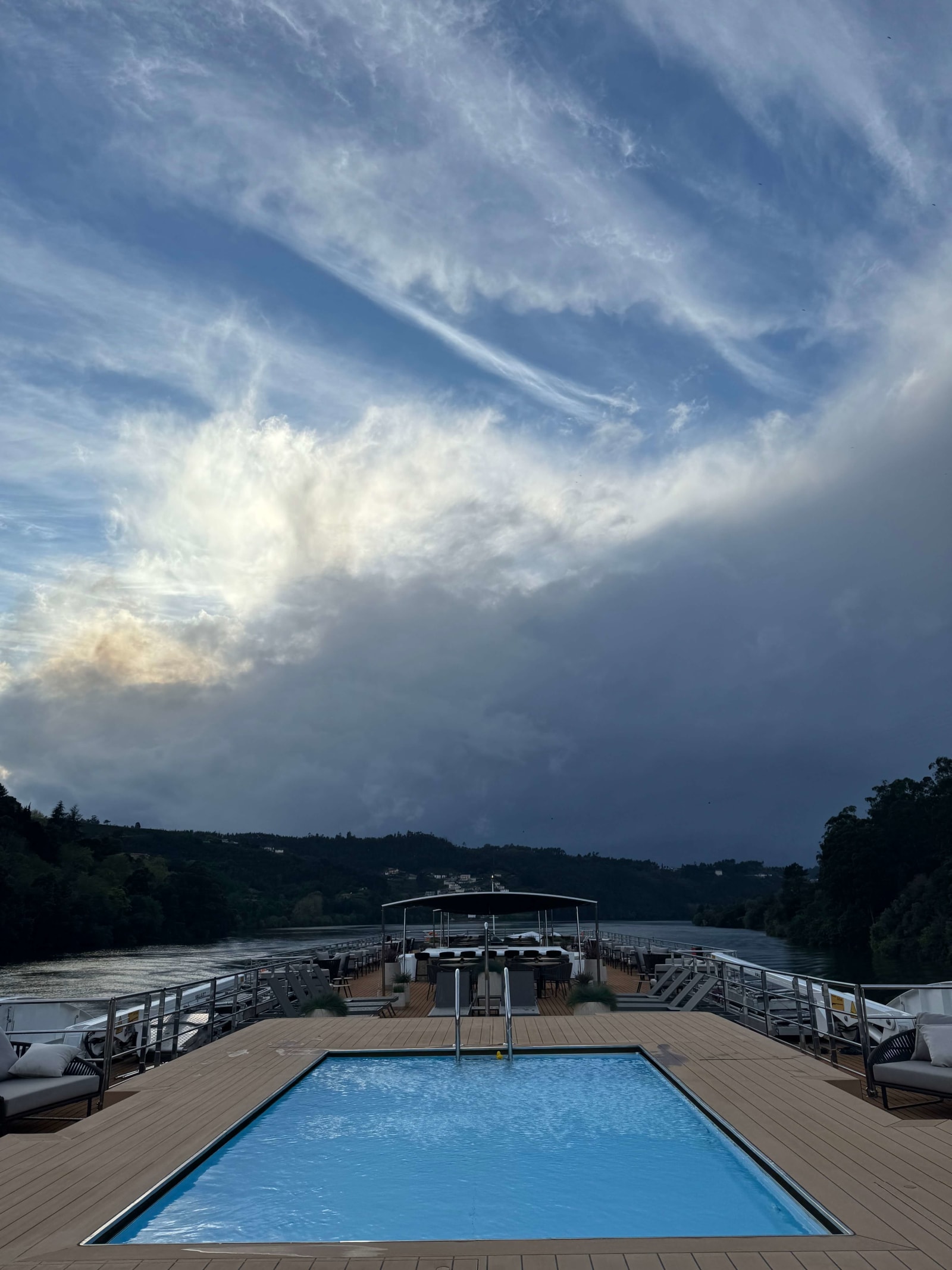 SkyDeck with pool Avalon