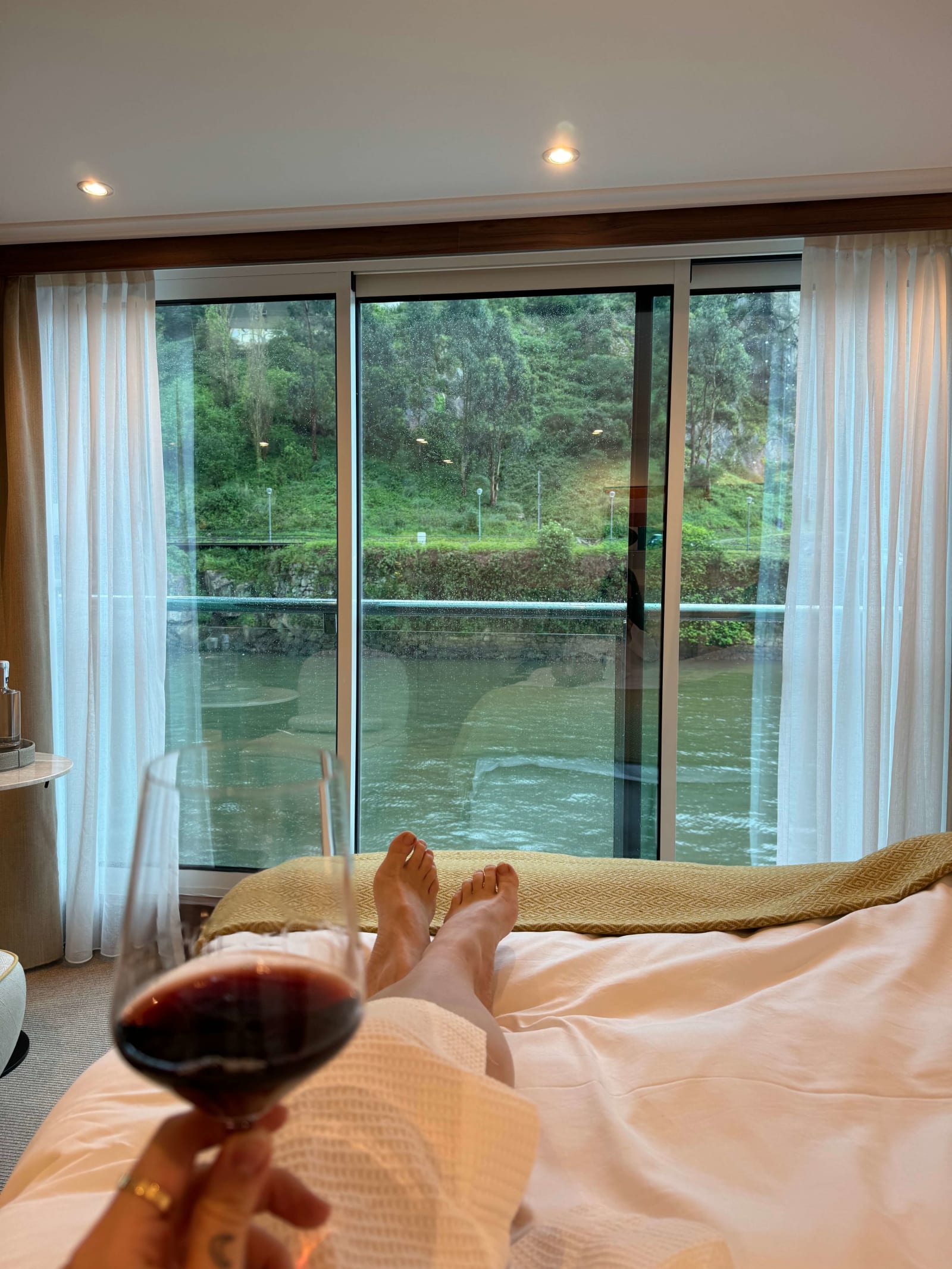 Port from bed, Avalon