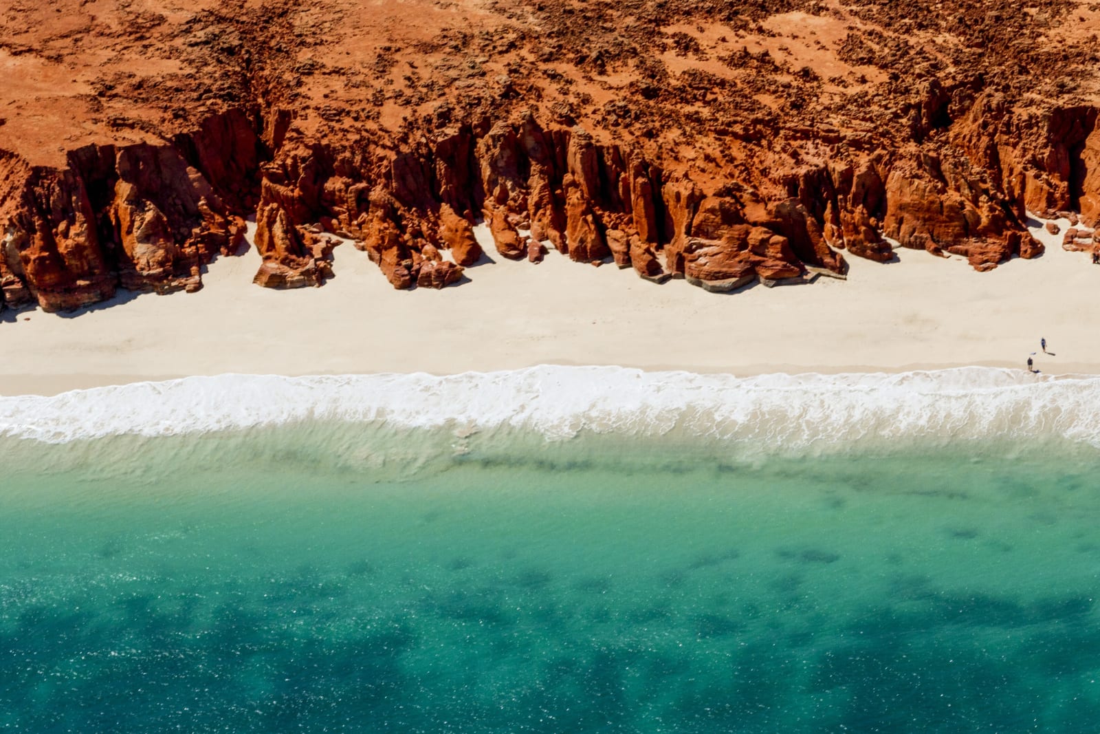 White sands and turquoise ocean in Western Australia