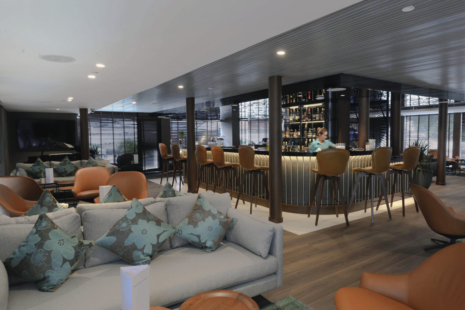 Emerald Harmony - Horizon Lounge