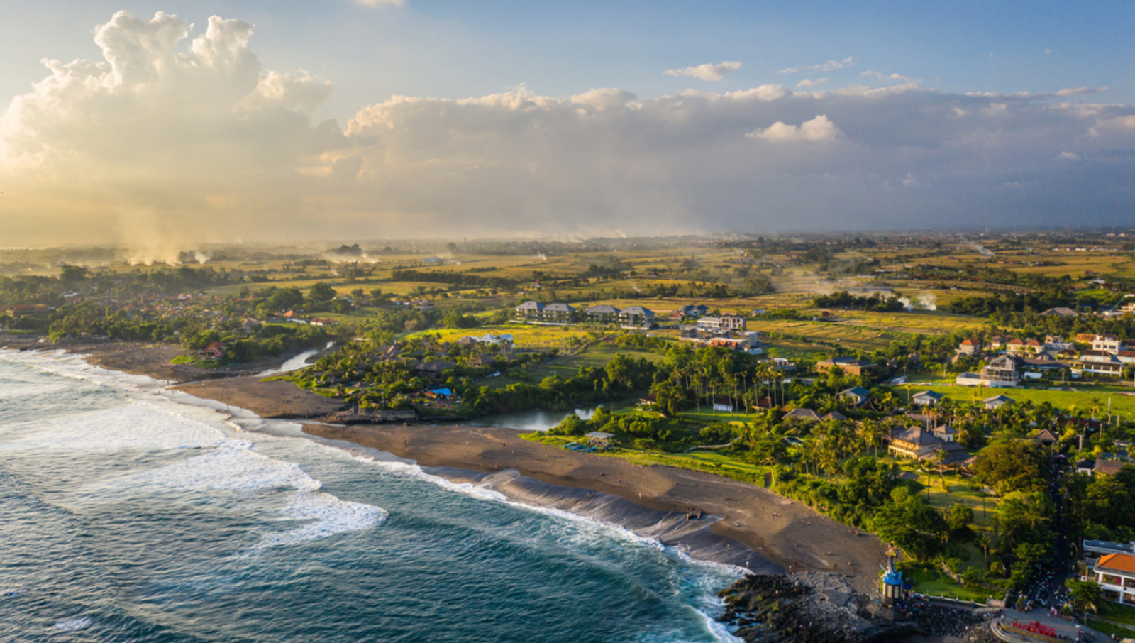Beach and greenery on the shore of Canggu on a semi-cloudy day