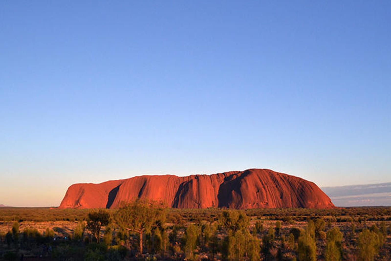 rs-uluru-shutterstock_705650548.jpg