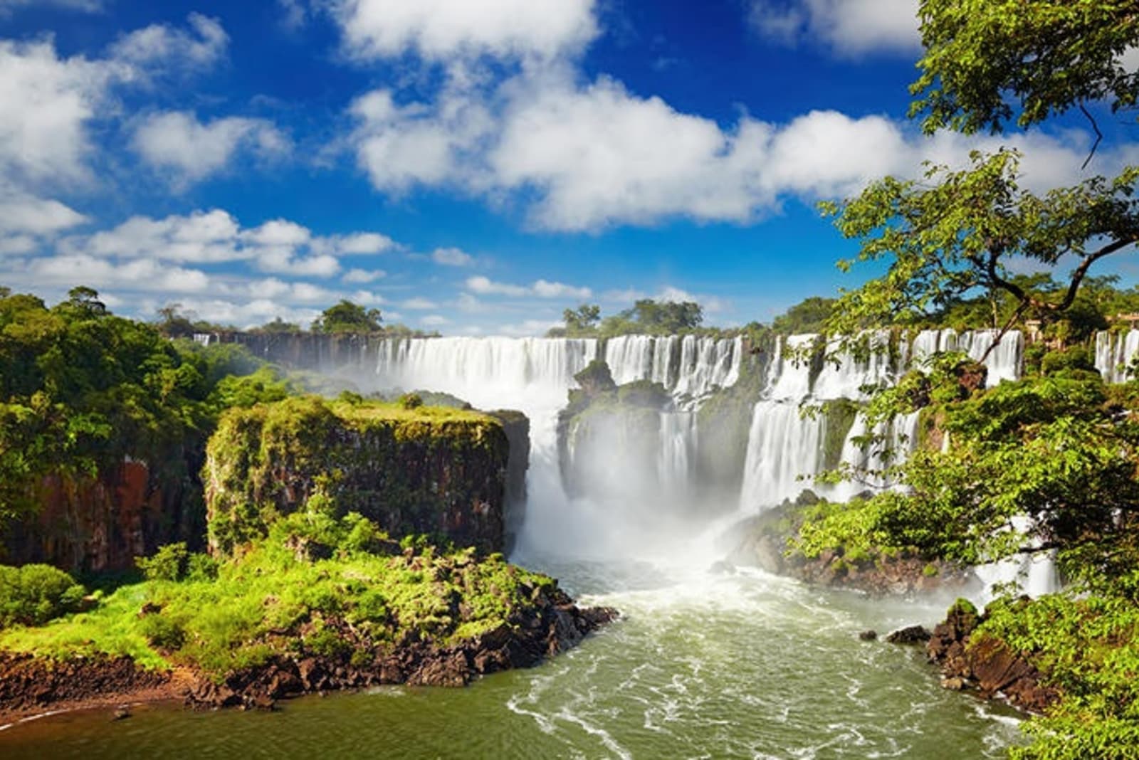 16_iguazu_falls_103737443_RS.jpeg