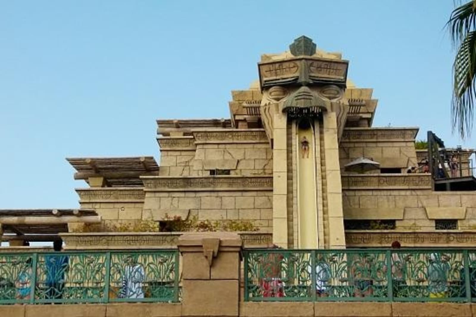 Atlantis-Leap-of-Faith-Water-Slide-Aquaventura-Dubai.jpg