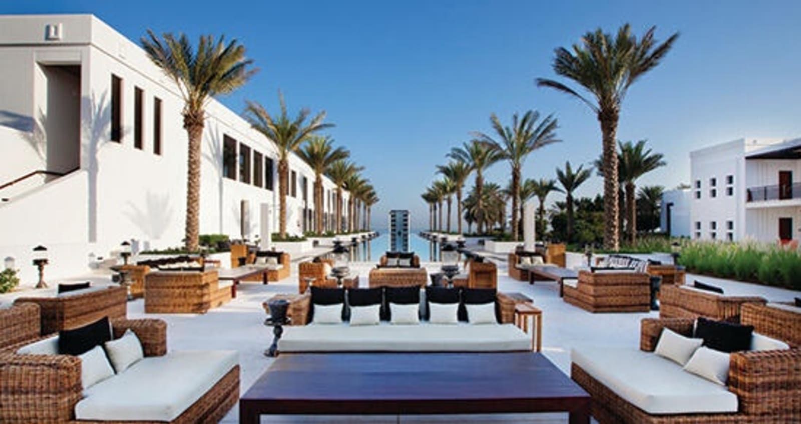 RS-Chedi-Muscat-The-Long-Pool-Cabana.jpg