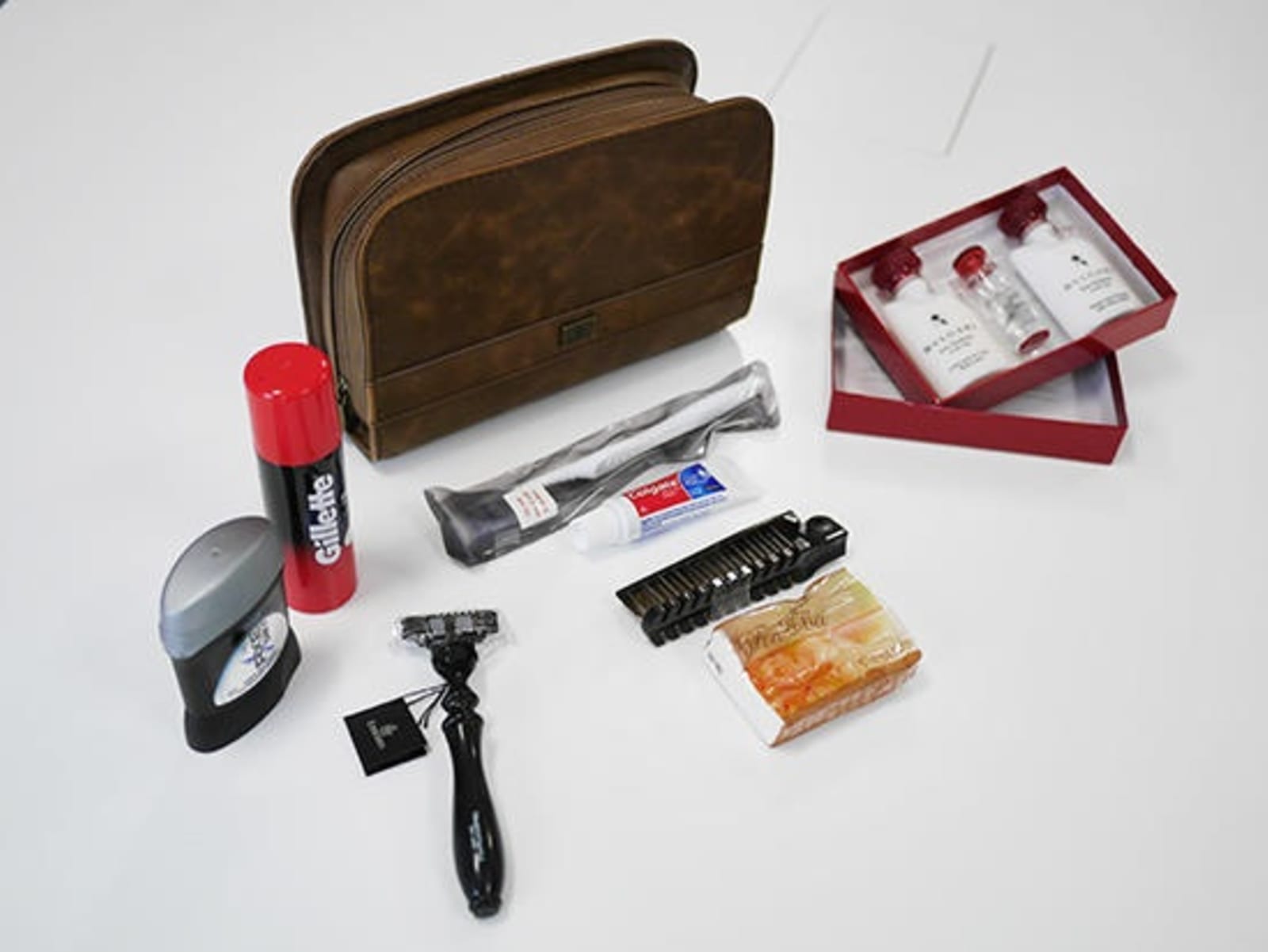 RS-Emirates-amenity-kits-mens-first.jpg