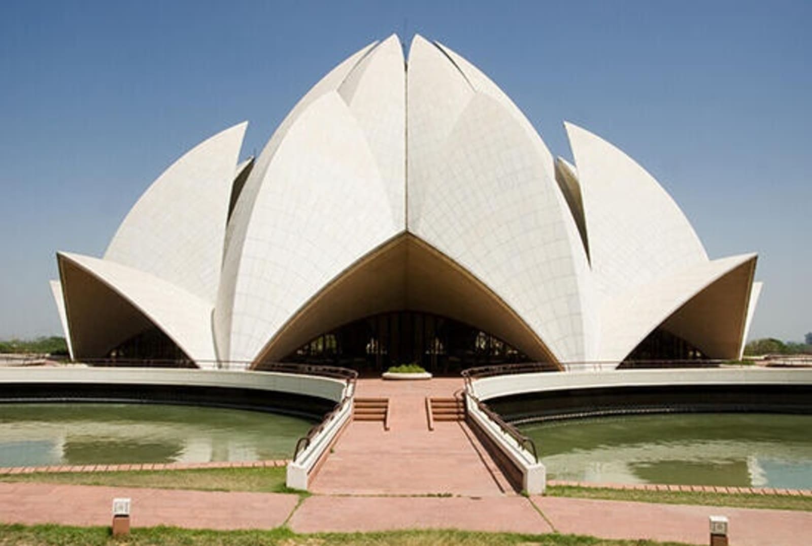 RS-Lotus-temple-shutterstock_29418352.jpg