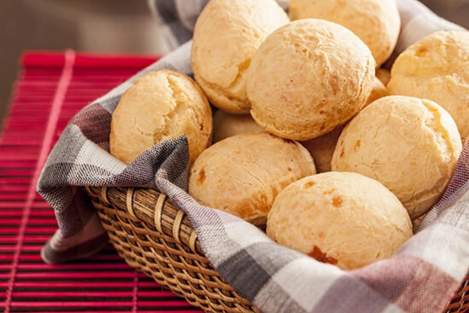 RS-Pao-de-queijo-shutterstock_121053205.jpg