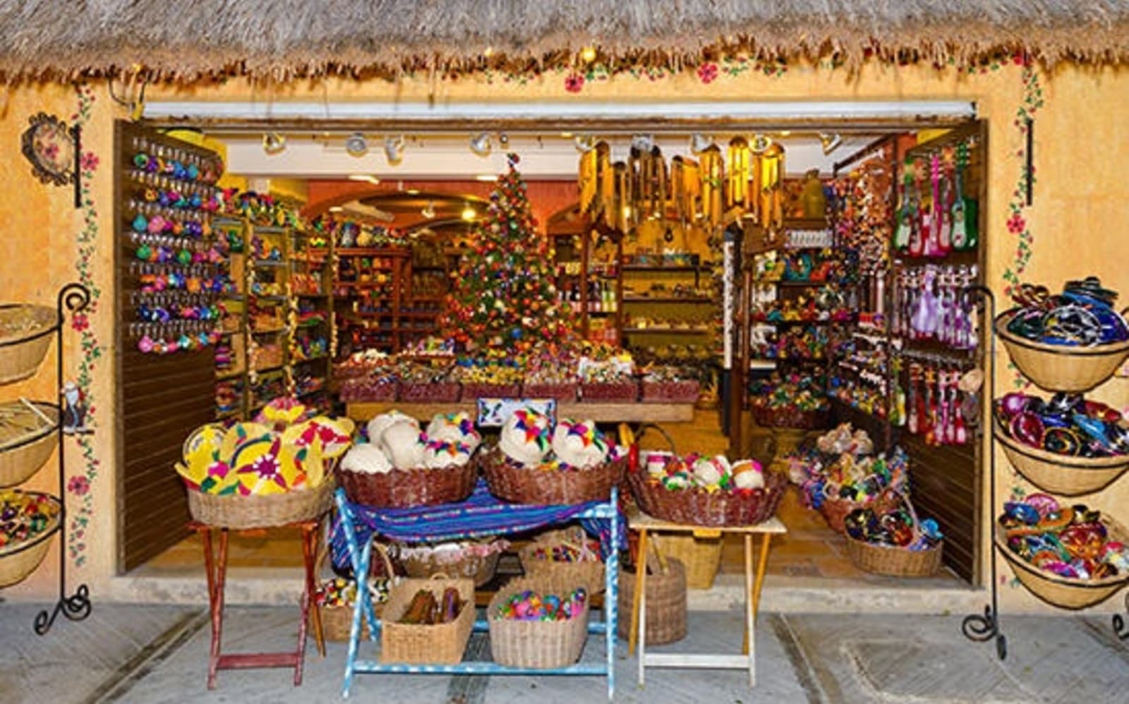 RS-Playa-del-Carmen-shopping-shutterstock_91740686.jpg