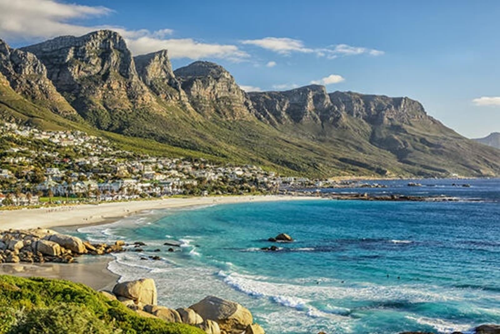 RS-The-beautiful-city-of-Cape-Town-with-its-gorgeous-mountains-white-sand-beaches-and-clear-blue-water-shutterstock_117451786.jpg