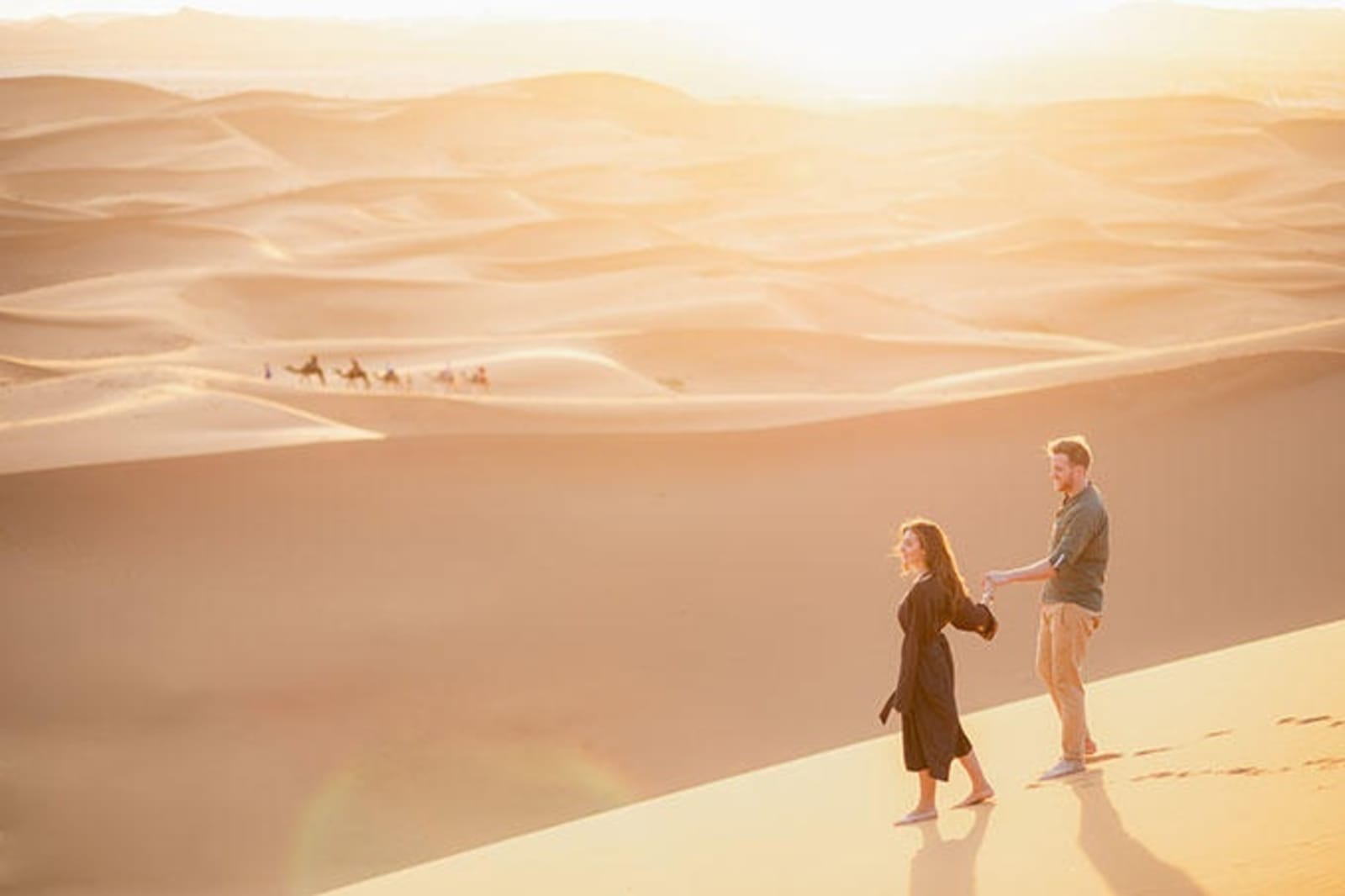 couple-in-dubai-desert-ps.jpg