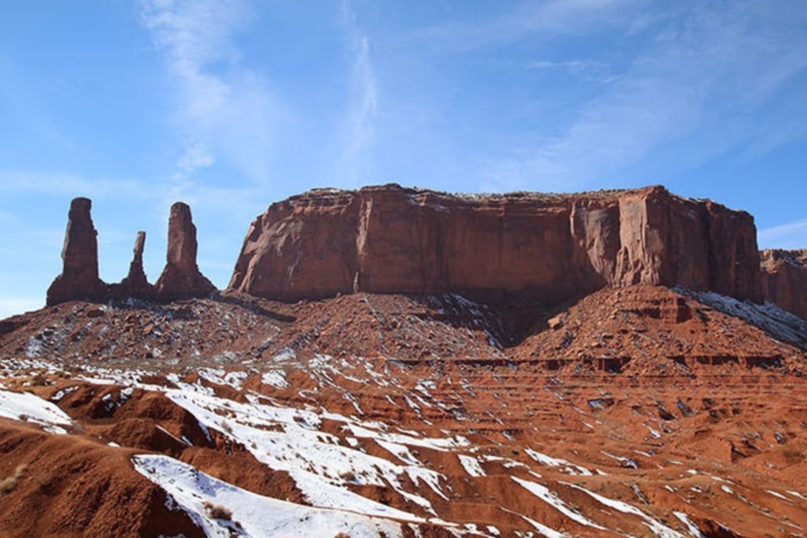 monument-valley-3-sisters_0.jpeg