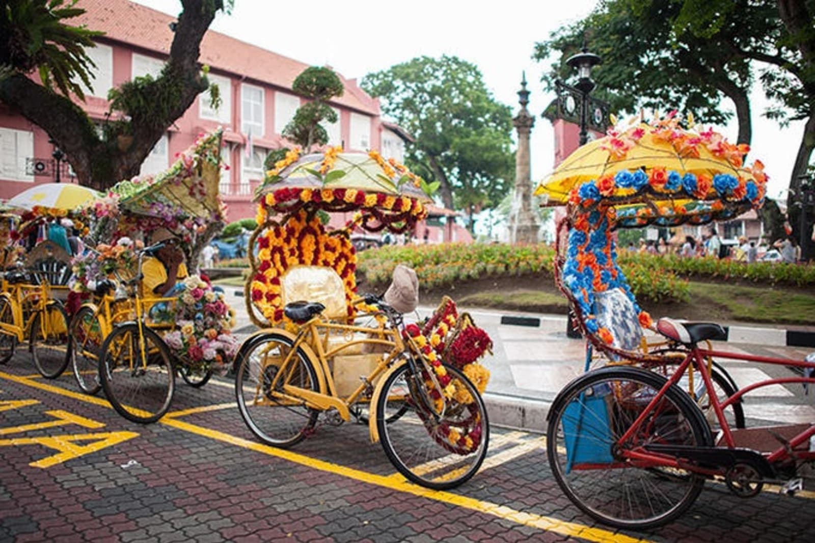 rickshaws-in-malacca.jpg