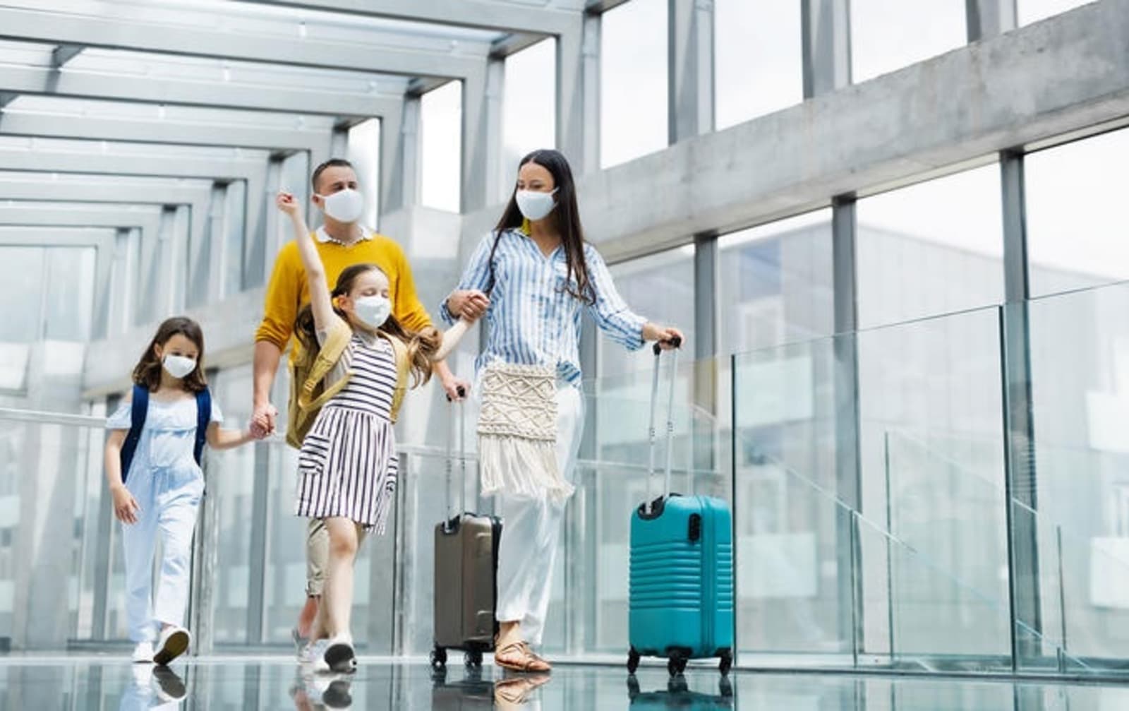 rs-3-family-in-airport-shutterstock_1781341145.jpeg