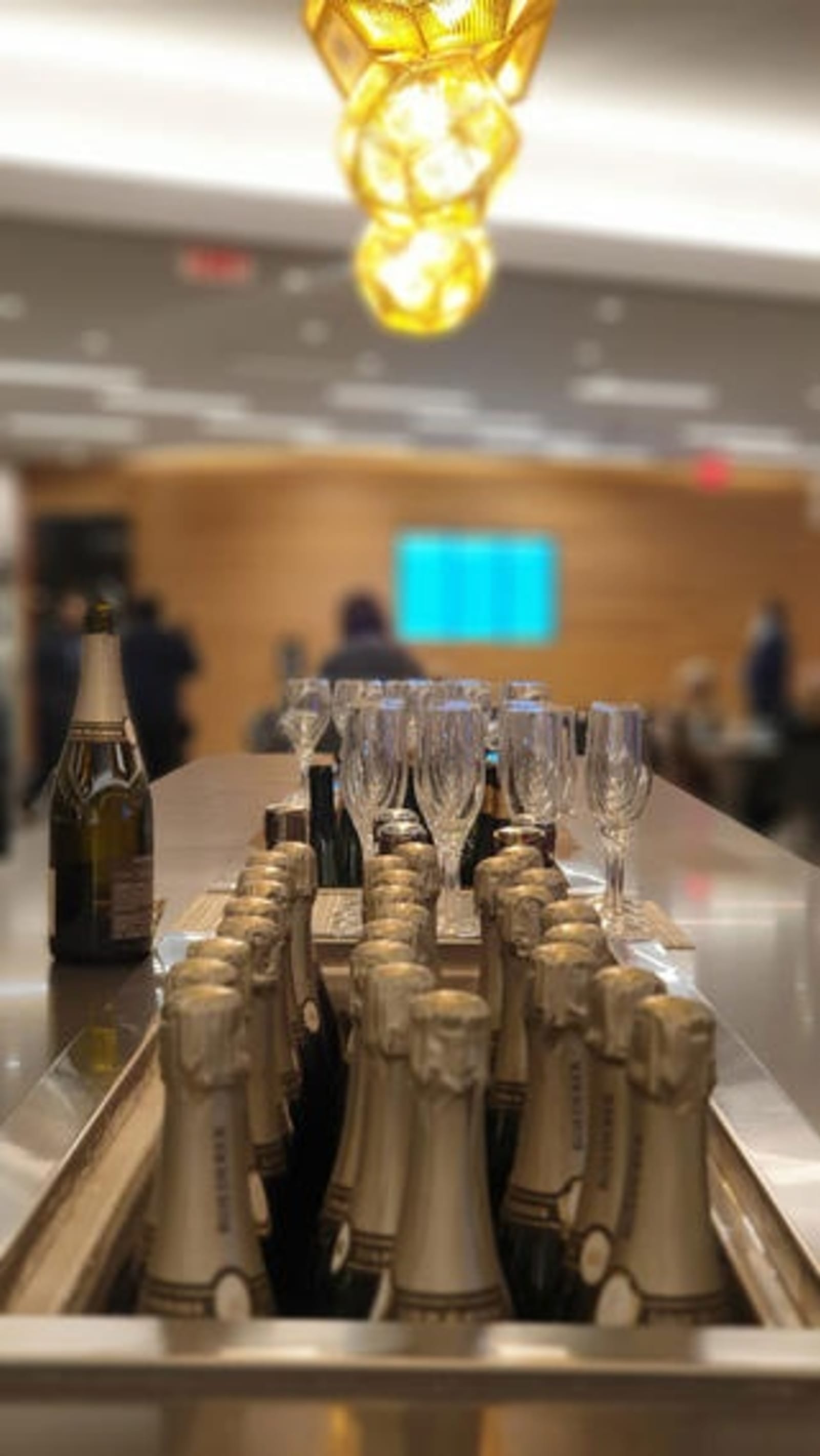 rs-3-fizz-bar-in-flagship-lounge-at-jfk.jpg