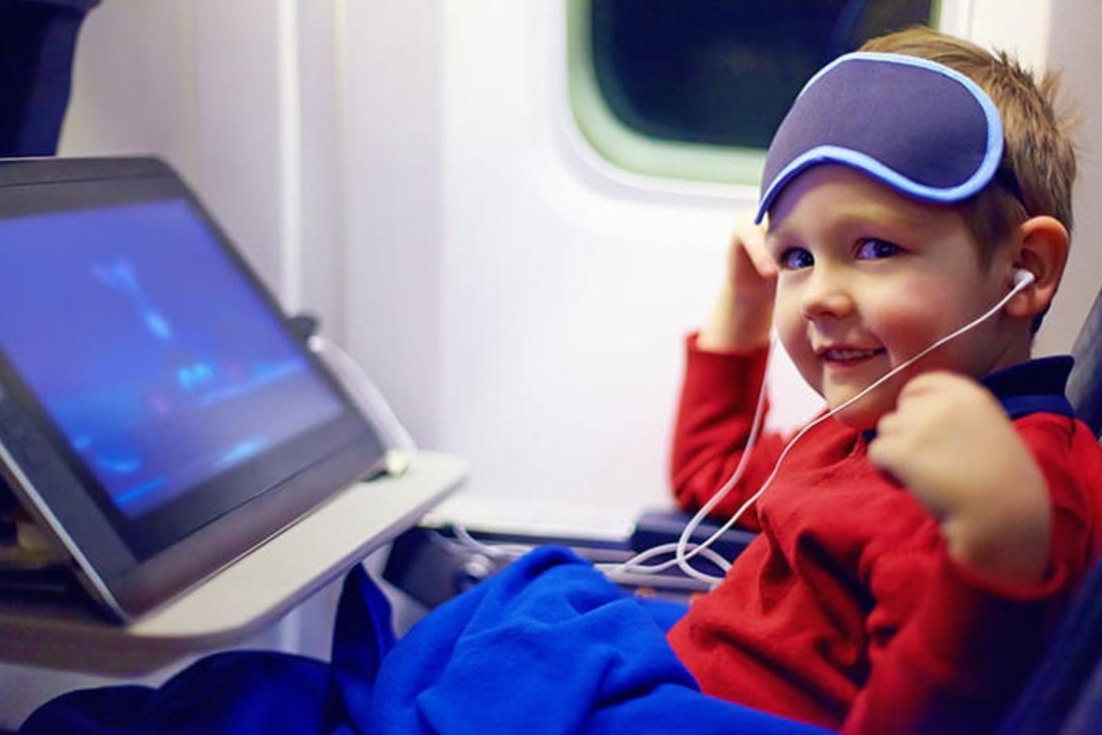 rs-6kid-watching-cartoons-in-flight-shutterstock_283125494.jpeg