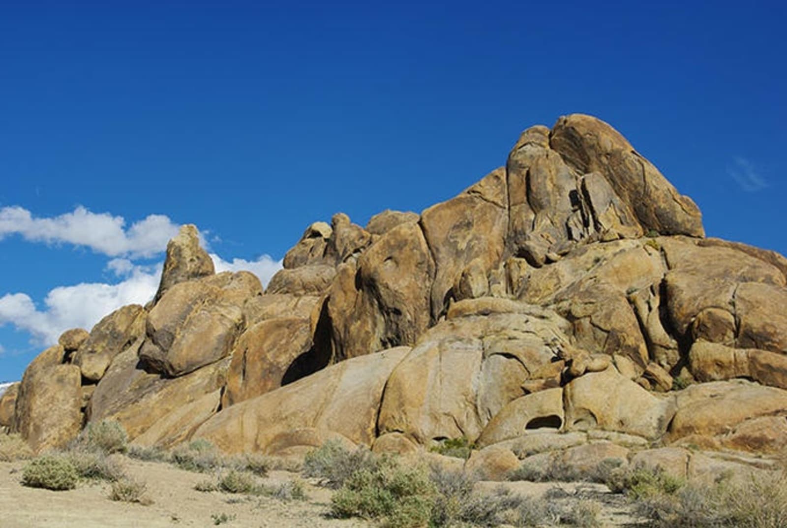 rs-alabama-hills-california-shutterstock_102945491.jpeg