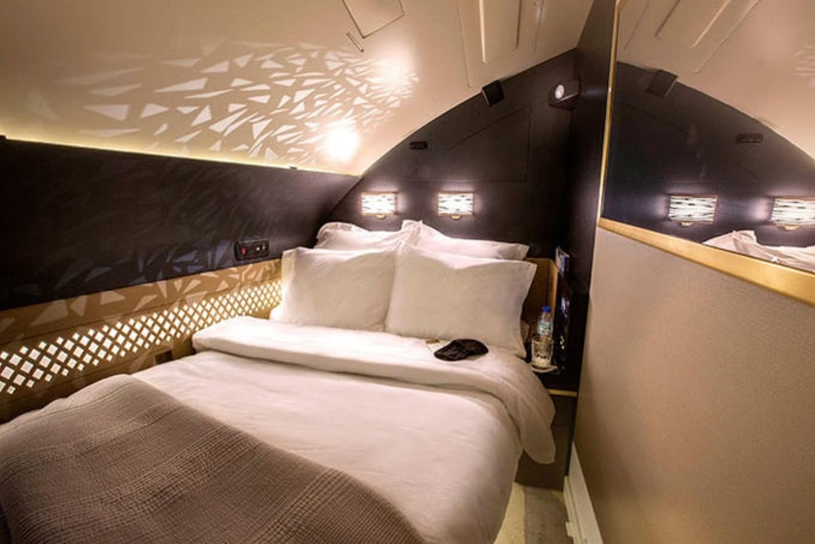 rs-etihad-airways-theresidence_bedroom_landscape.jpg
