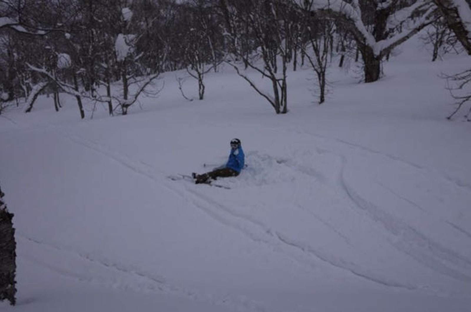 rs-falling-over-in-the-snow-in-niseko (1).jpg