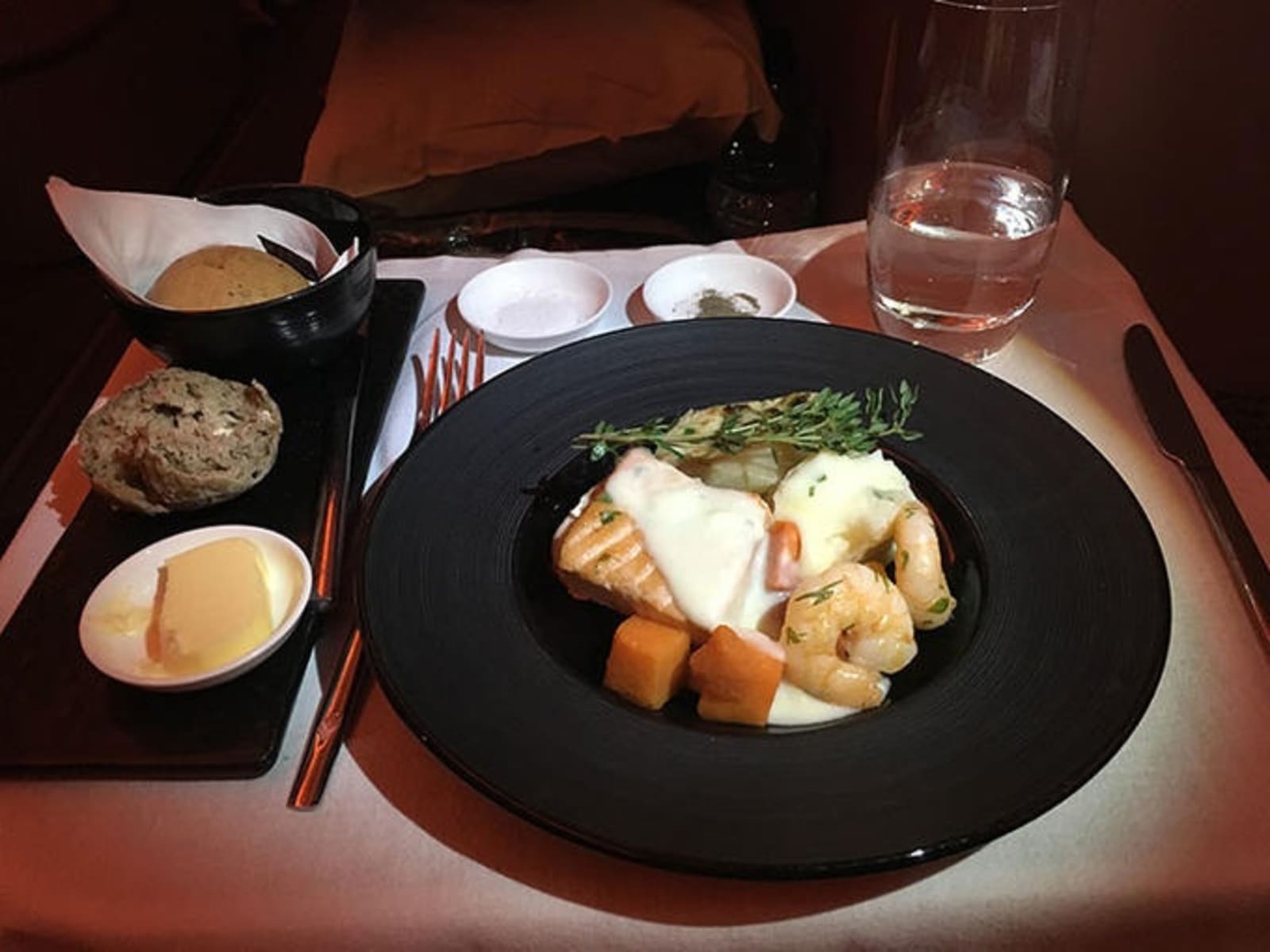 rs-garuda-indonesia-business-class-dinner.jpg
