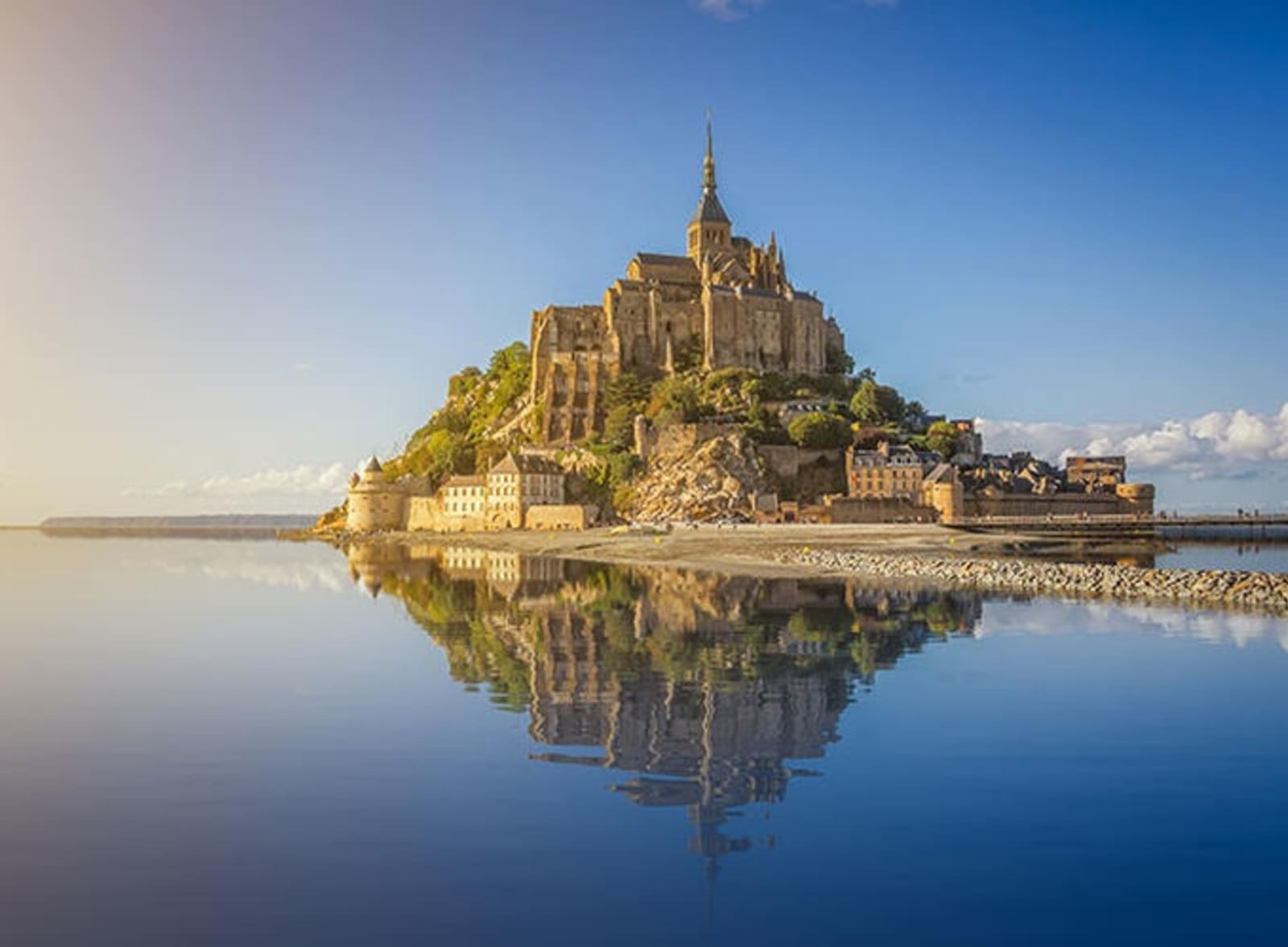 rs-le-mont-saint-michel-normandy-shutterstock527012107.jpg