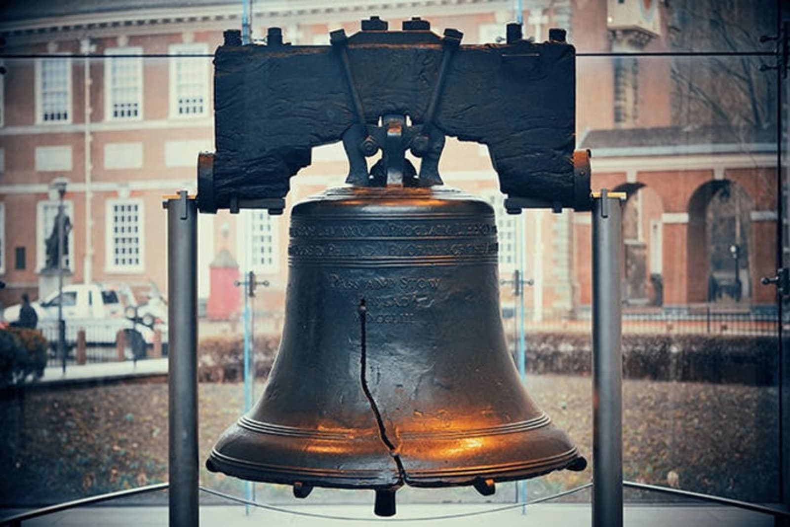 rs-liberty-bell-philadelphia-shutterstock_406830346.jpg