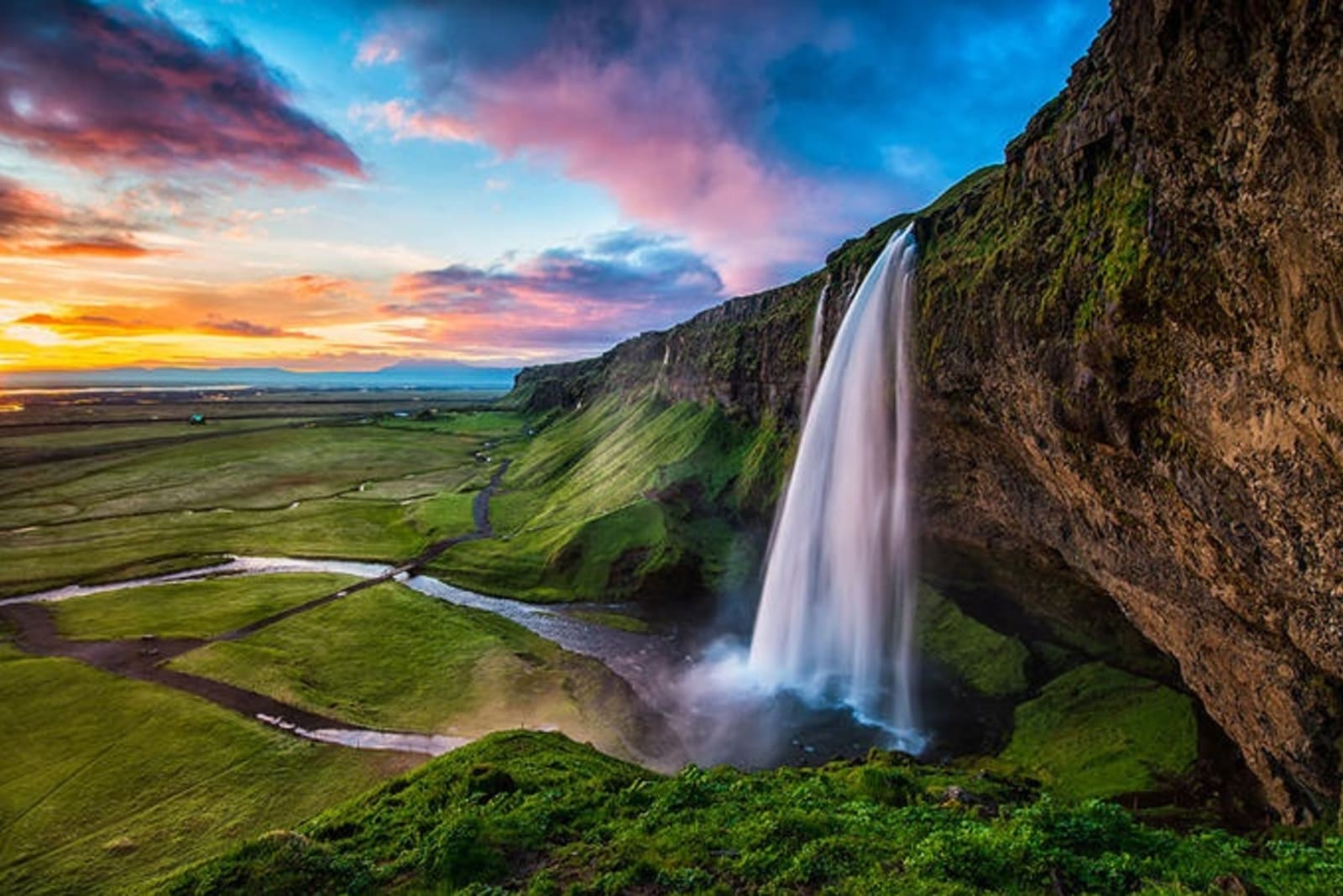 rs-seljandsfoss-iceland-shutterstock_665814145.jpg