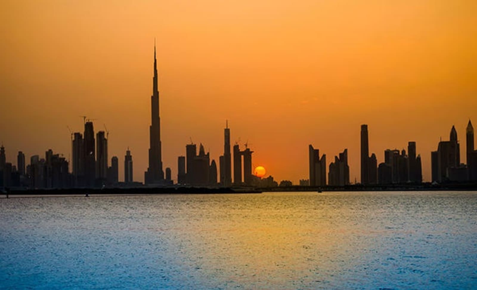 rs-sunset-dubai-burj-khalifa-shutterstock_720863287.jpg