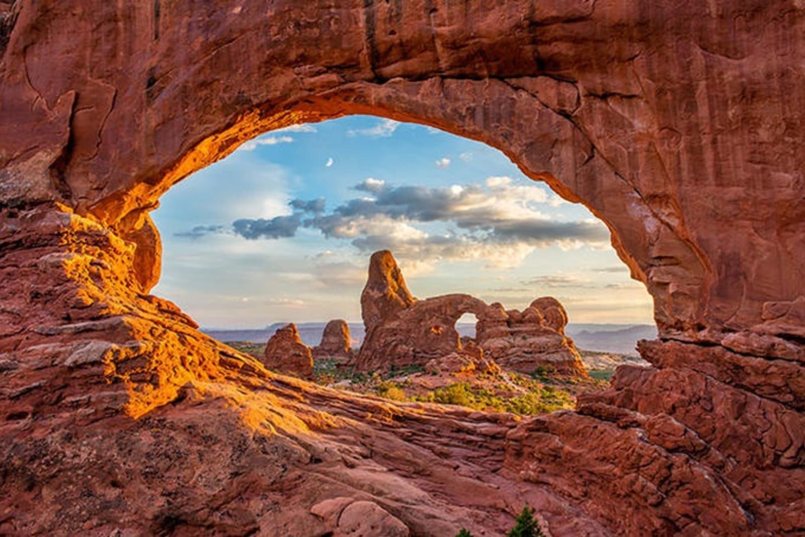 rs6-arches-national-park-utah-shutterstock_444551704.jpg