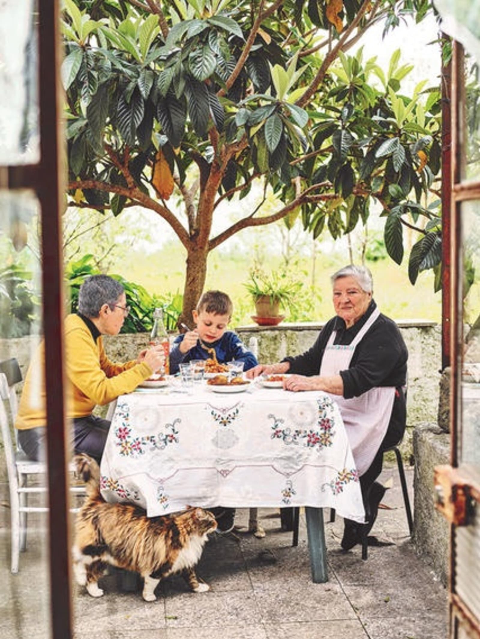 rs_pasta_grannies_dinner_table2.jpg