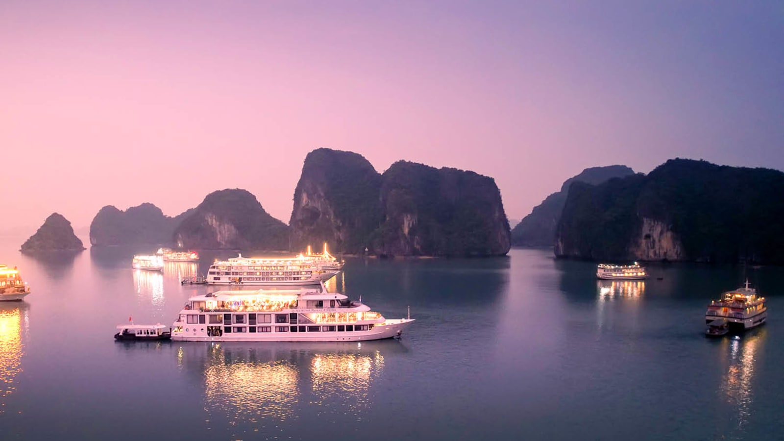 River cruises in Hạ Long Bay, Vietnam