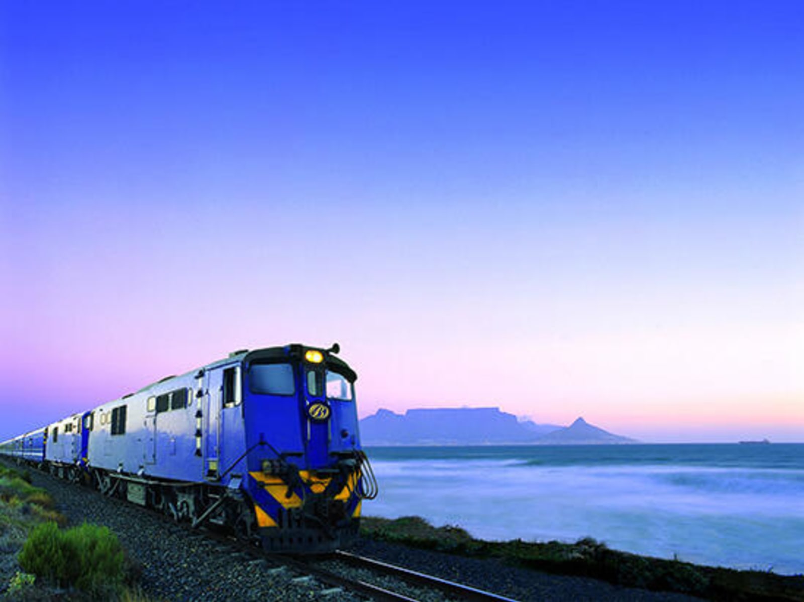 rs-35-blue-train-ext.jpg
