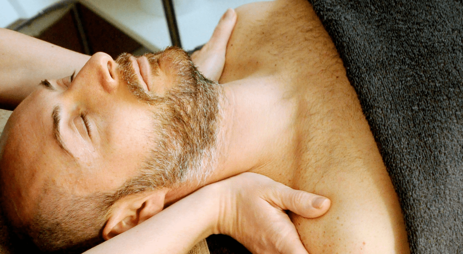 A man receives a shoulder massage