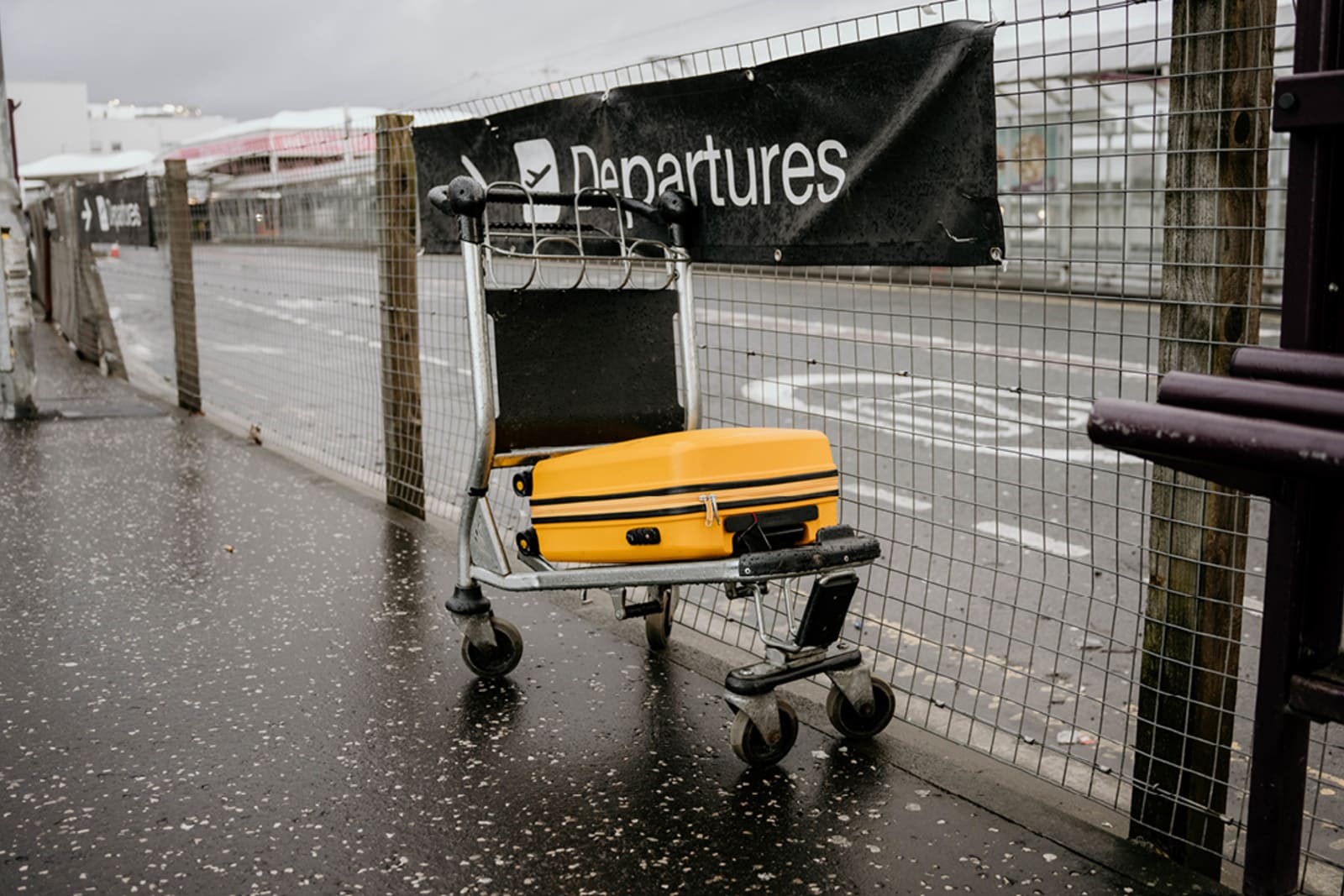 A lost bag of luggage on a luggage cart in the departures tarmac
