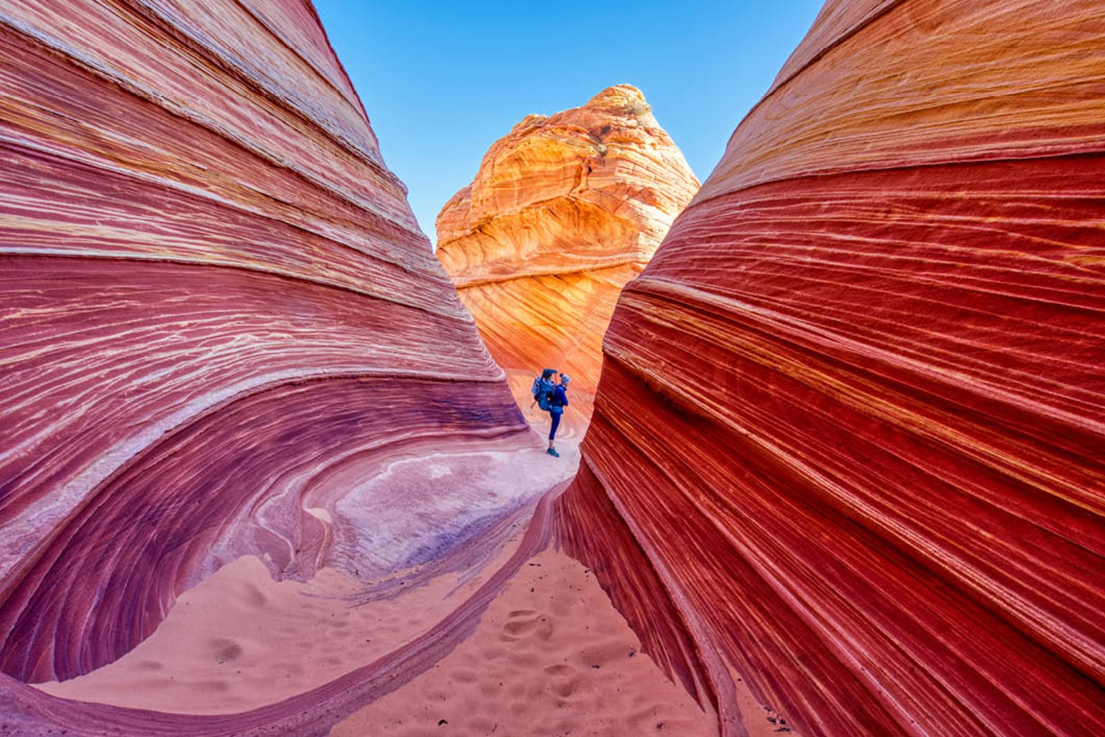 A mother and young daughter exploring Coyote Buttes North