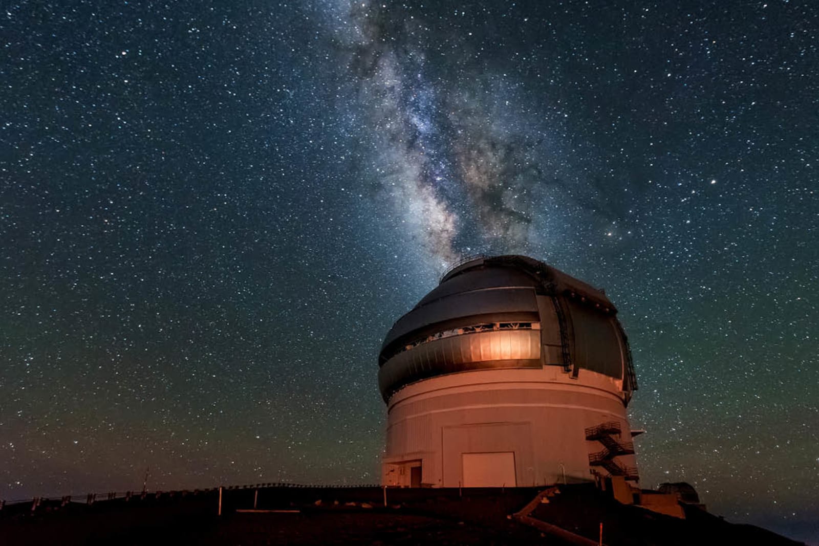 Starry night sky at the Mauna Kea Observatory, Hawaii