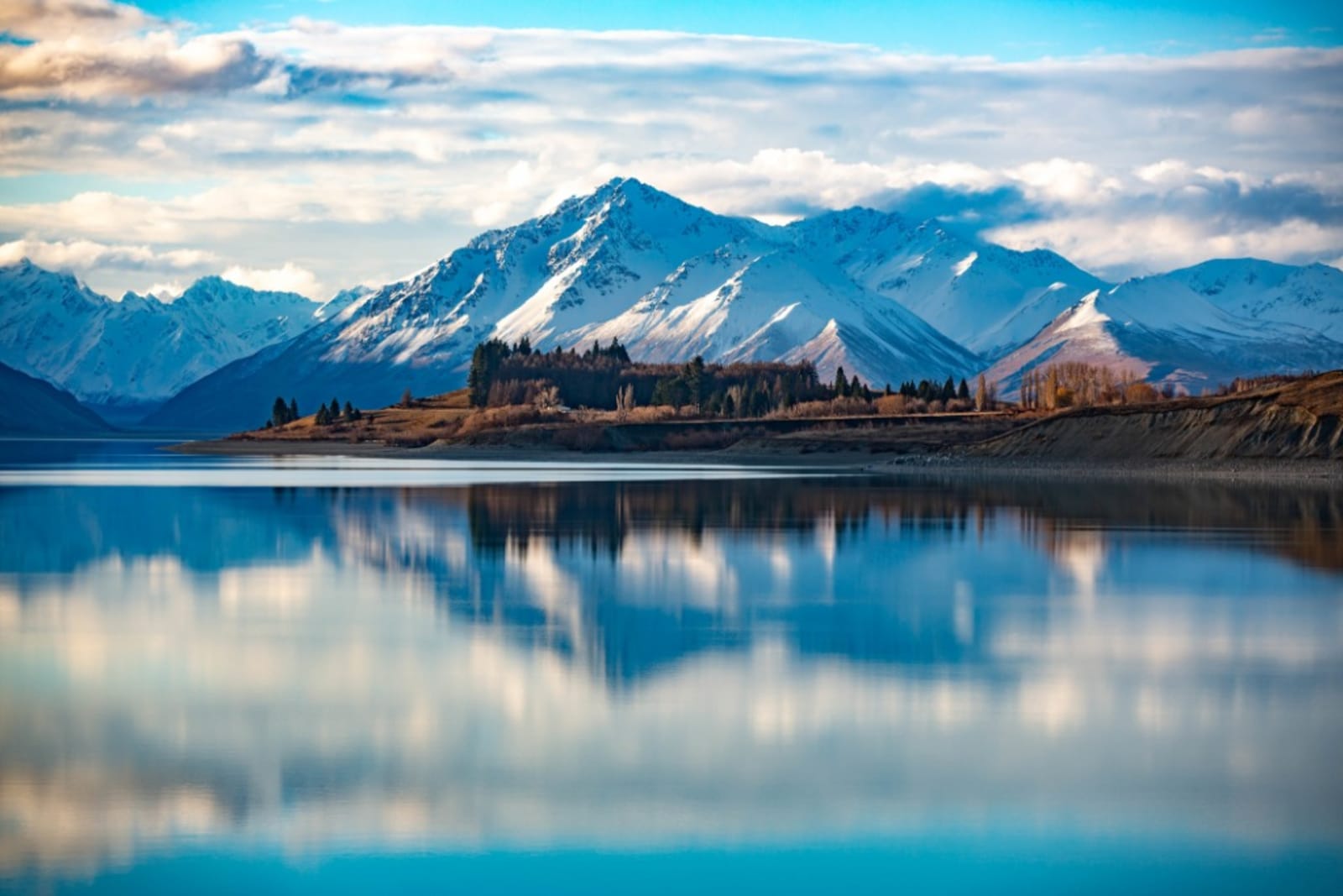 Views over Lake Tekapo, New Zealand 