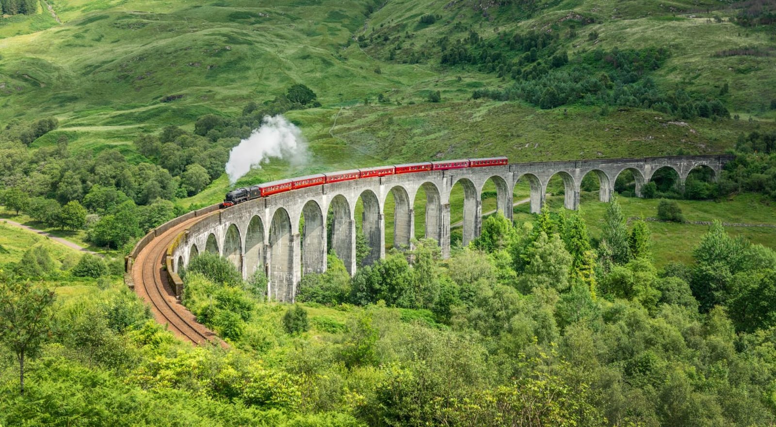 the jacobite train in scottish highlands