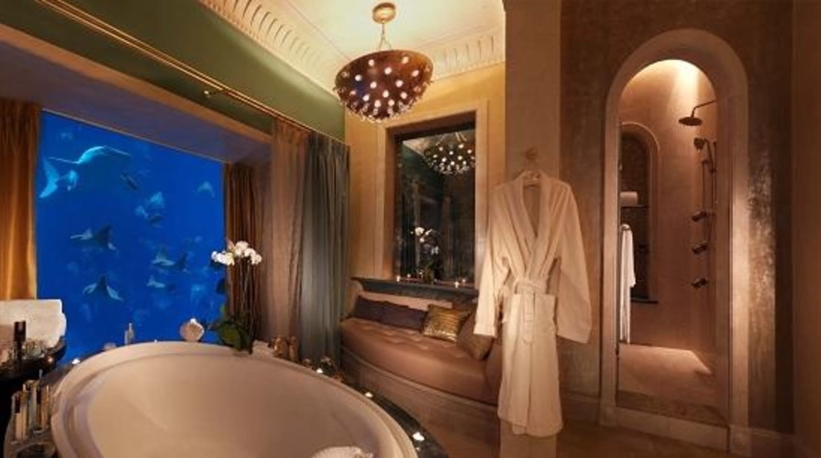 Atlantis-The-Palm_Underwater-Suites_Bathroom-1.jpg