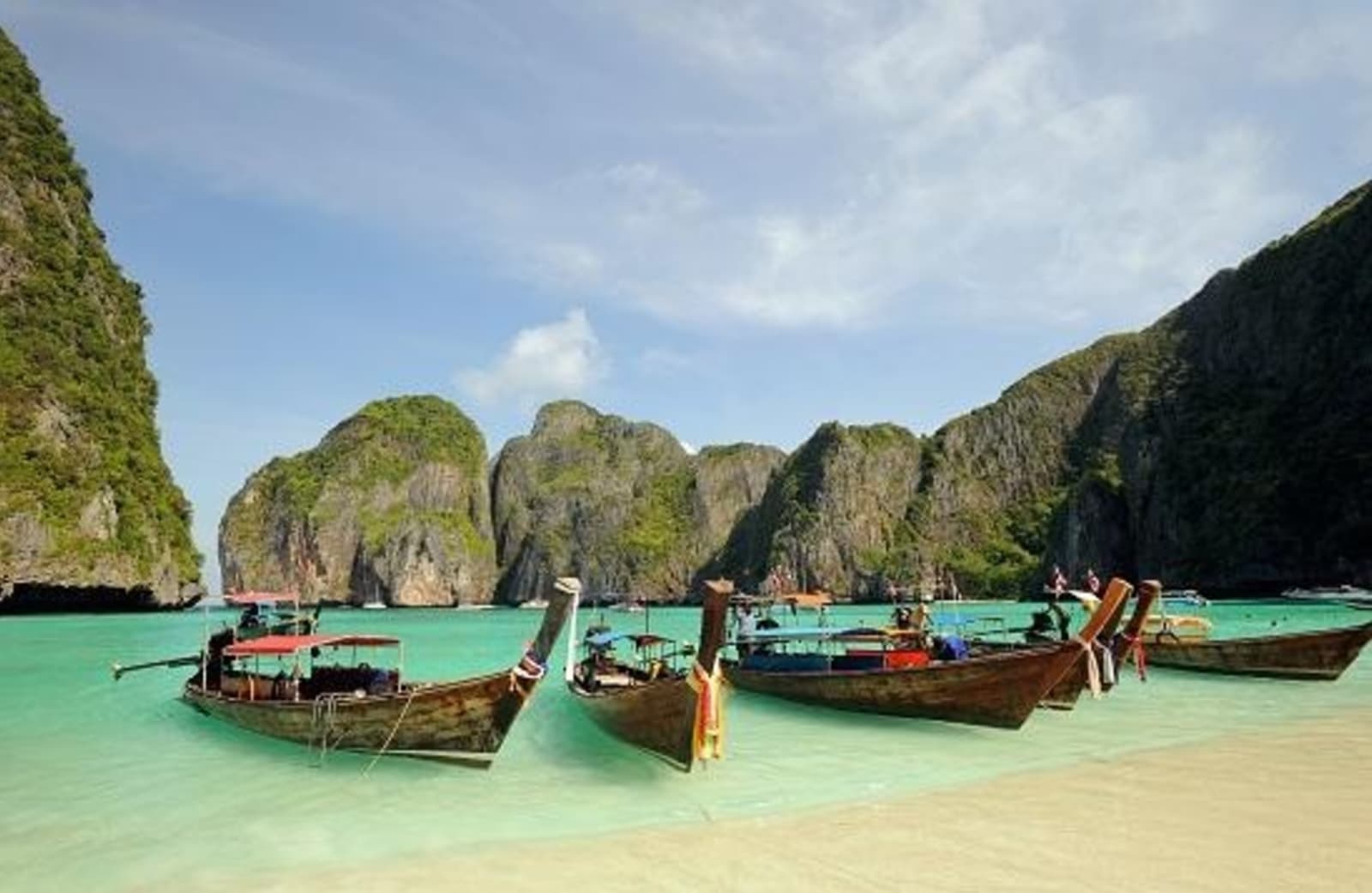 Longtail-boats-on-Maya-bay-lagoon-Phi-Phi-island-Andaman-sea-Thailand_48547984.jpeg