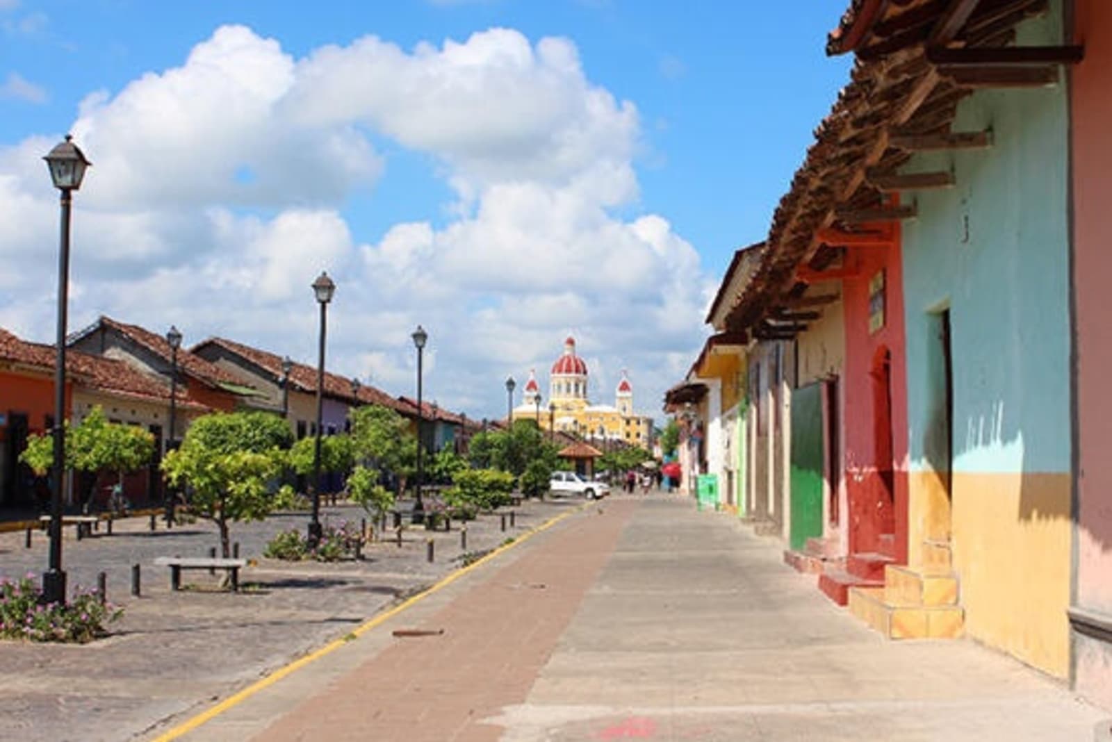 Image of a street in Granada, Nicaragua.