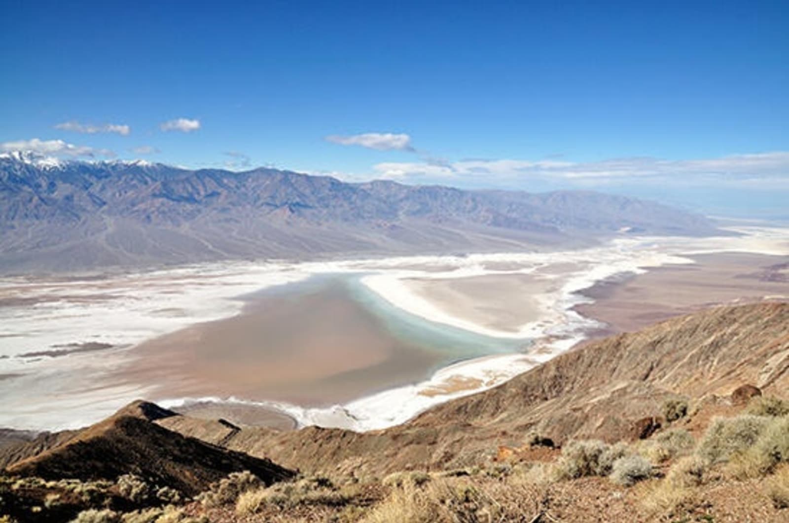 RS-Dantes-View-Death-Valley-USA-shutterstock_215300899.jpg