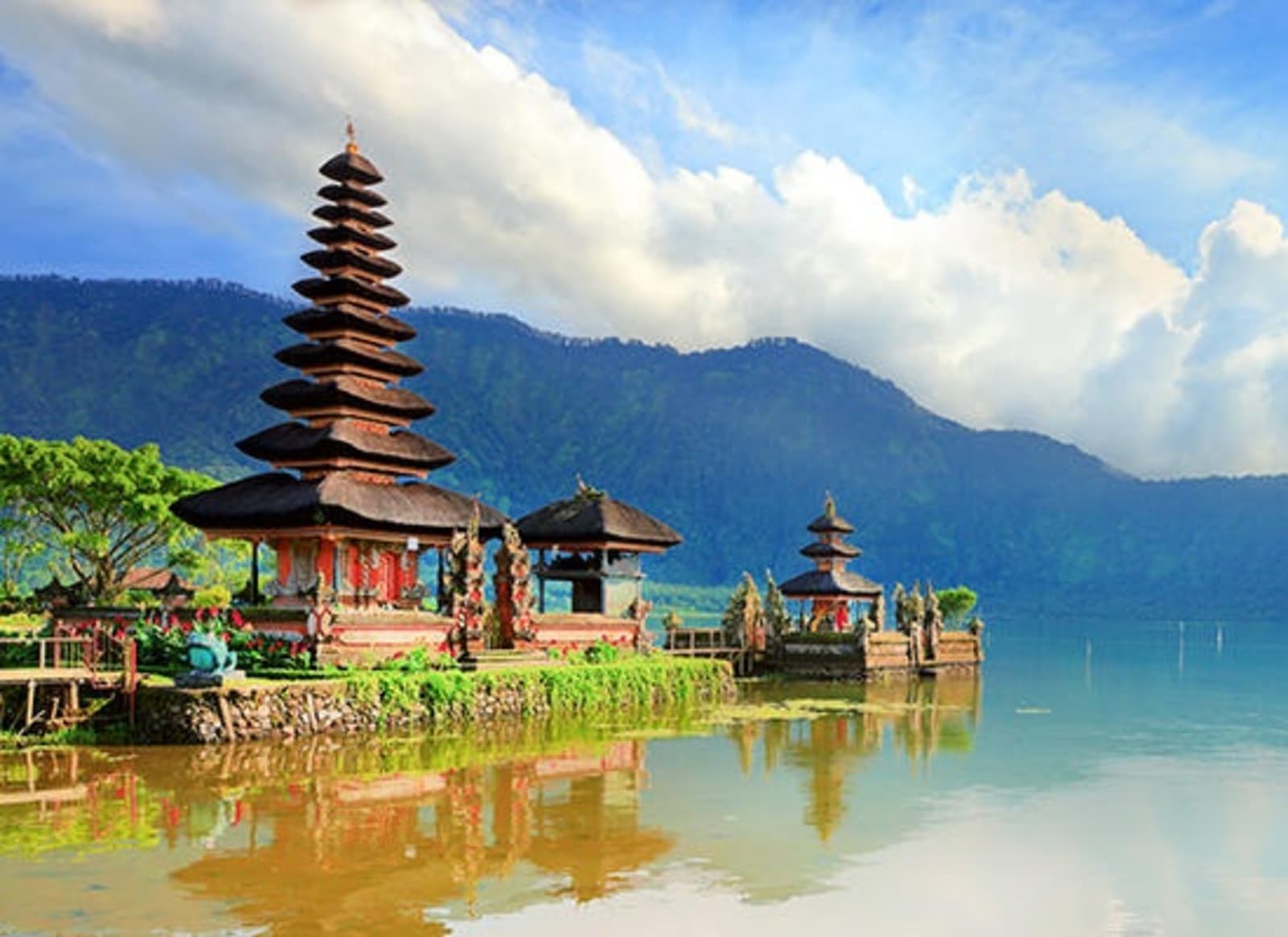RS-Pura-Ulun-Danu-temple-on-a-lake-Beratan.-Bali.jpg