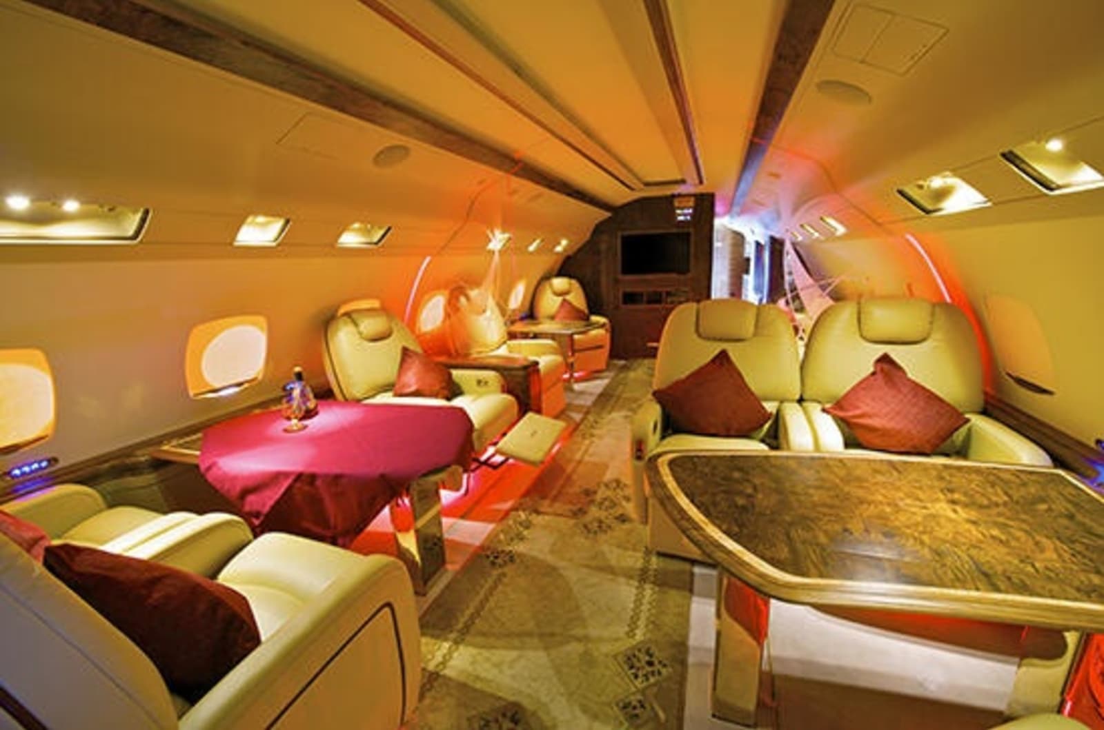 RS-private-jet-interior-shutterstock_93547054.jpg