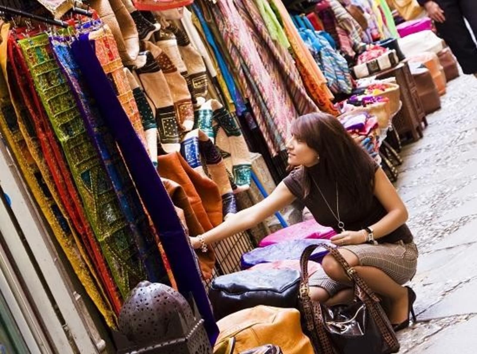 Woman-shopping-market-morocco.jpg