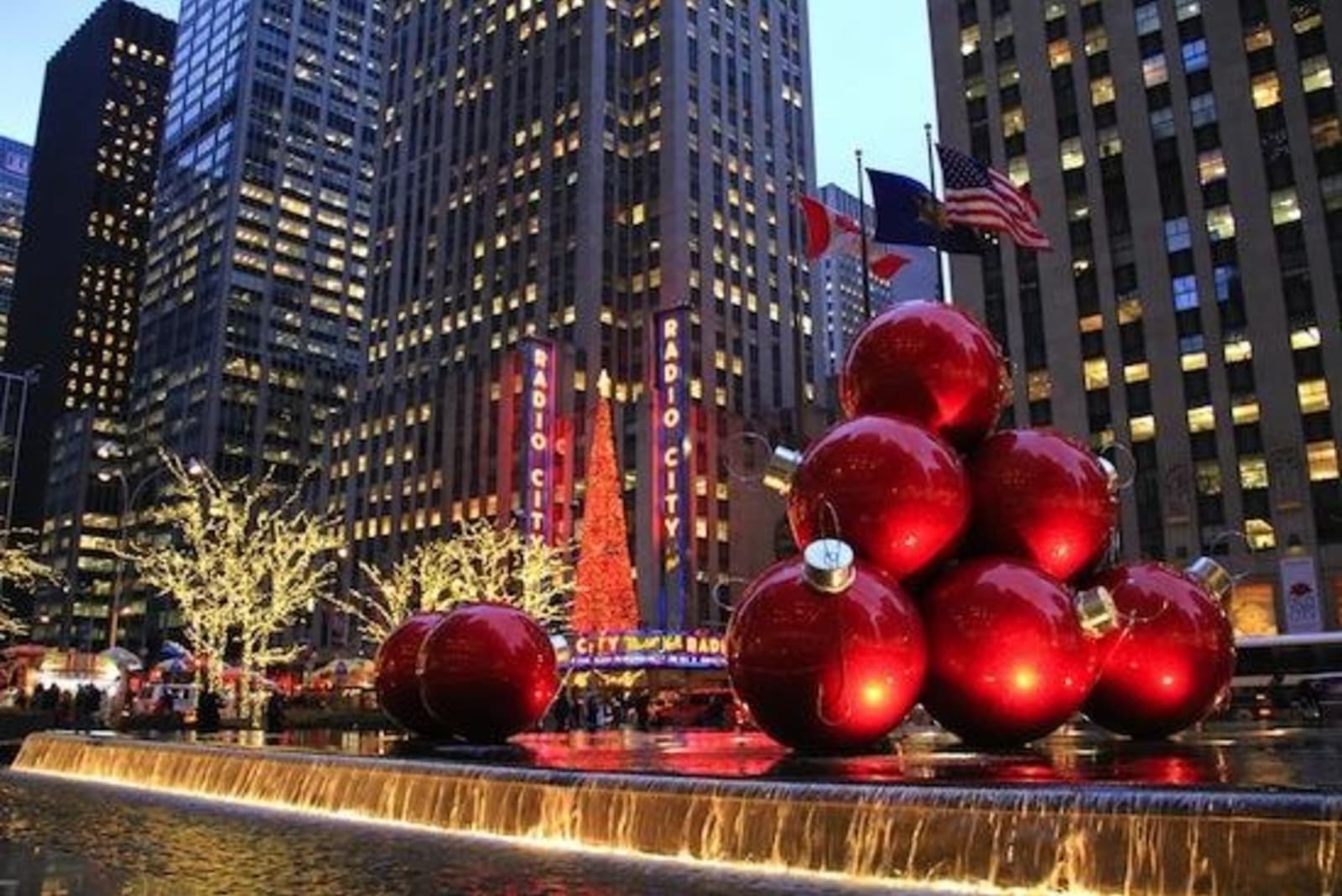 christmas-decorations-new-york120725428.jpg