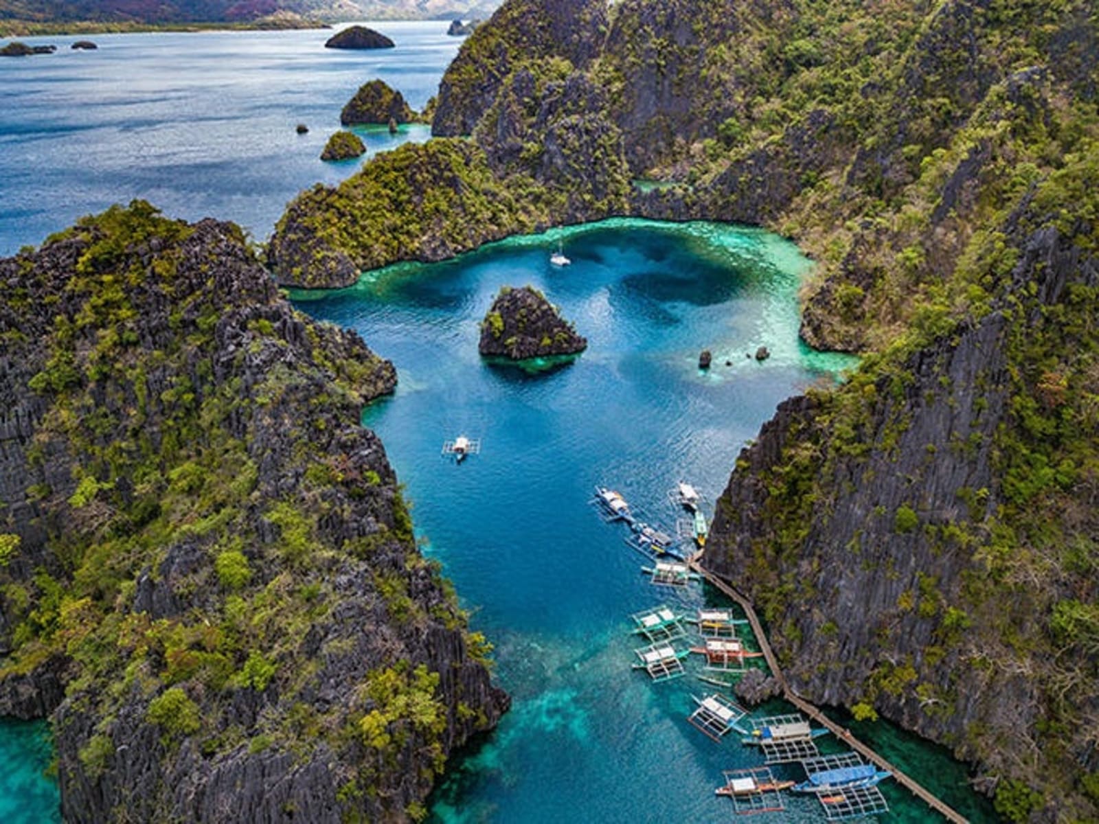 pretty-island-views-in-the-philippines-richard-collett.jpeg