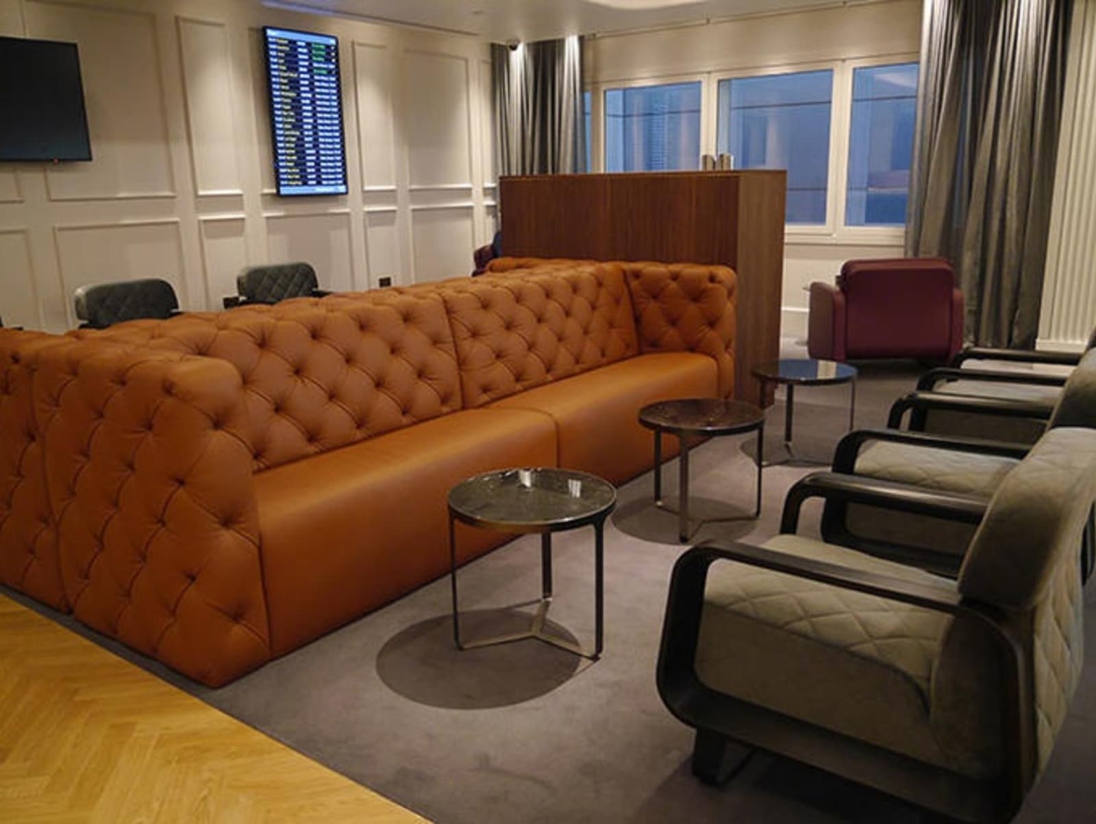 rs-casual-seating-qantas-lounge.jpg