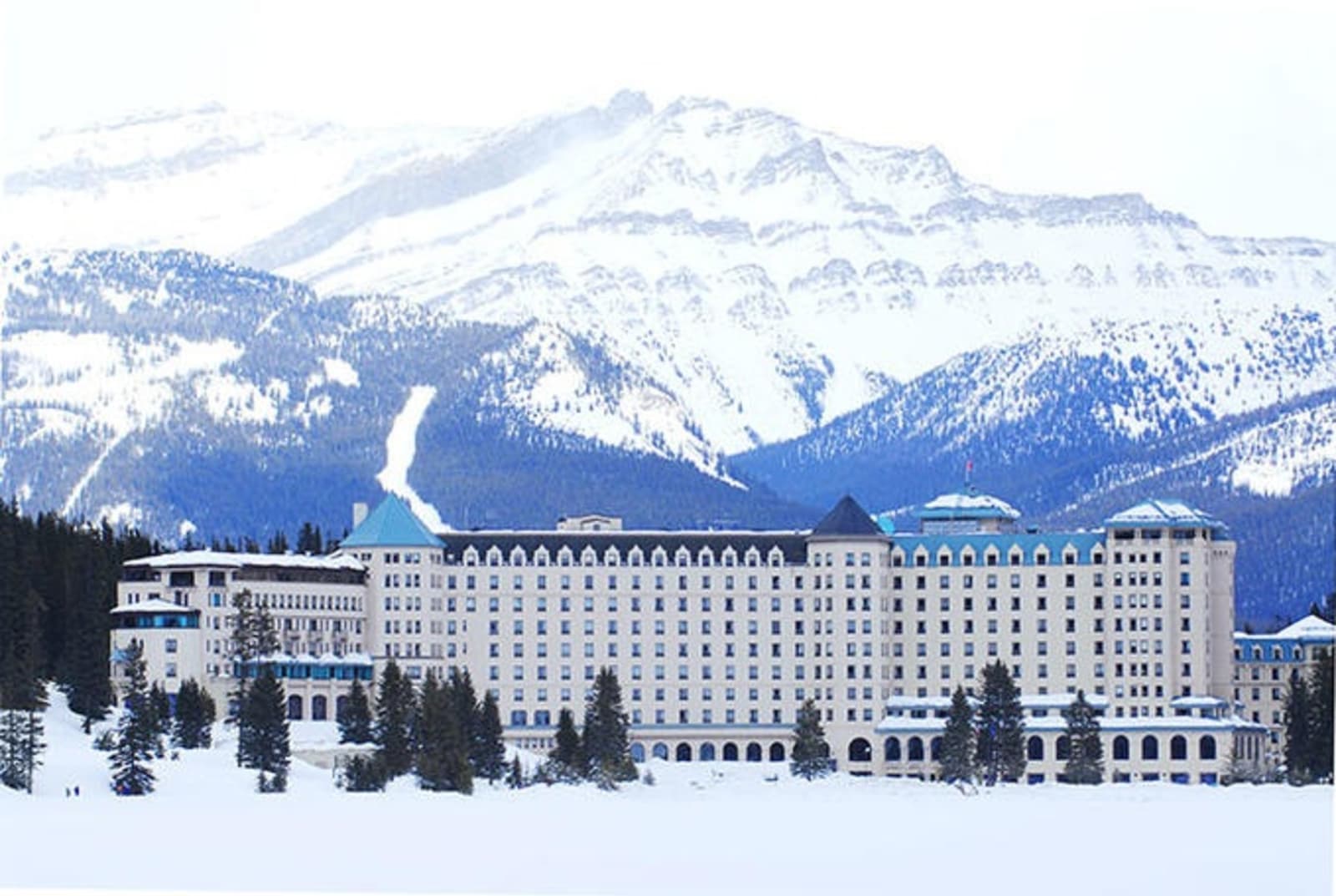 rs-chateau-lake-louise-snowy-canada-shutterstock_4509943.jpeg