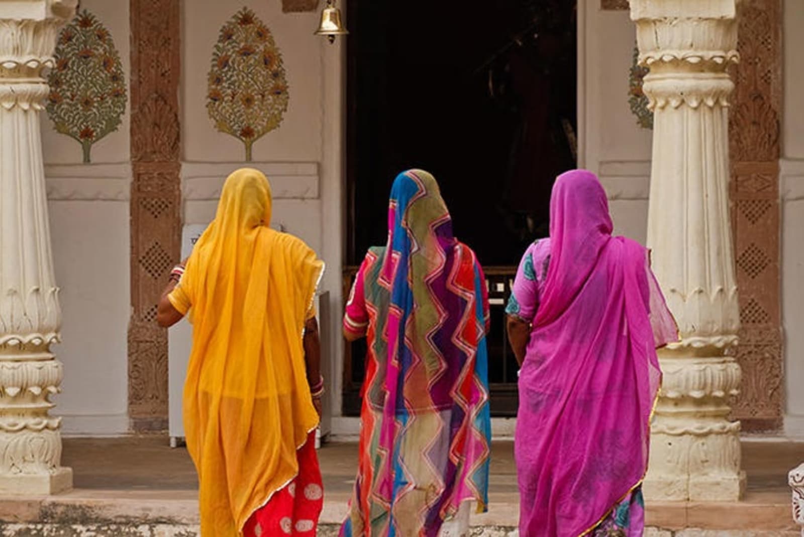 rs-colourful-dresses-india-shutterstock_661892092.jpg